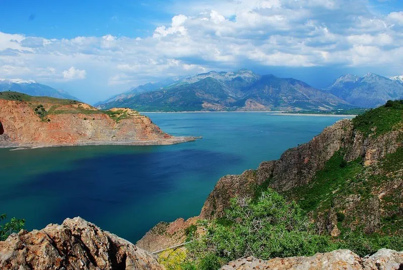 Turquoise lake surrounded by mountains in Uzbekistan